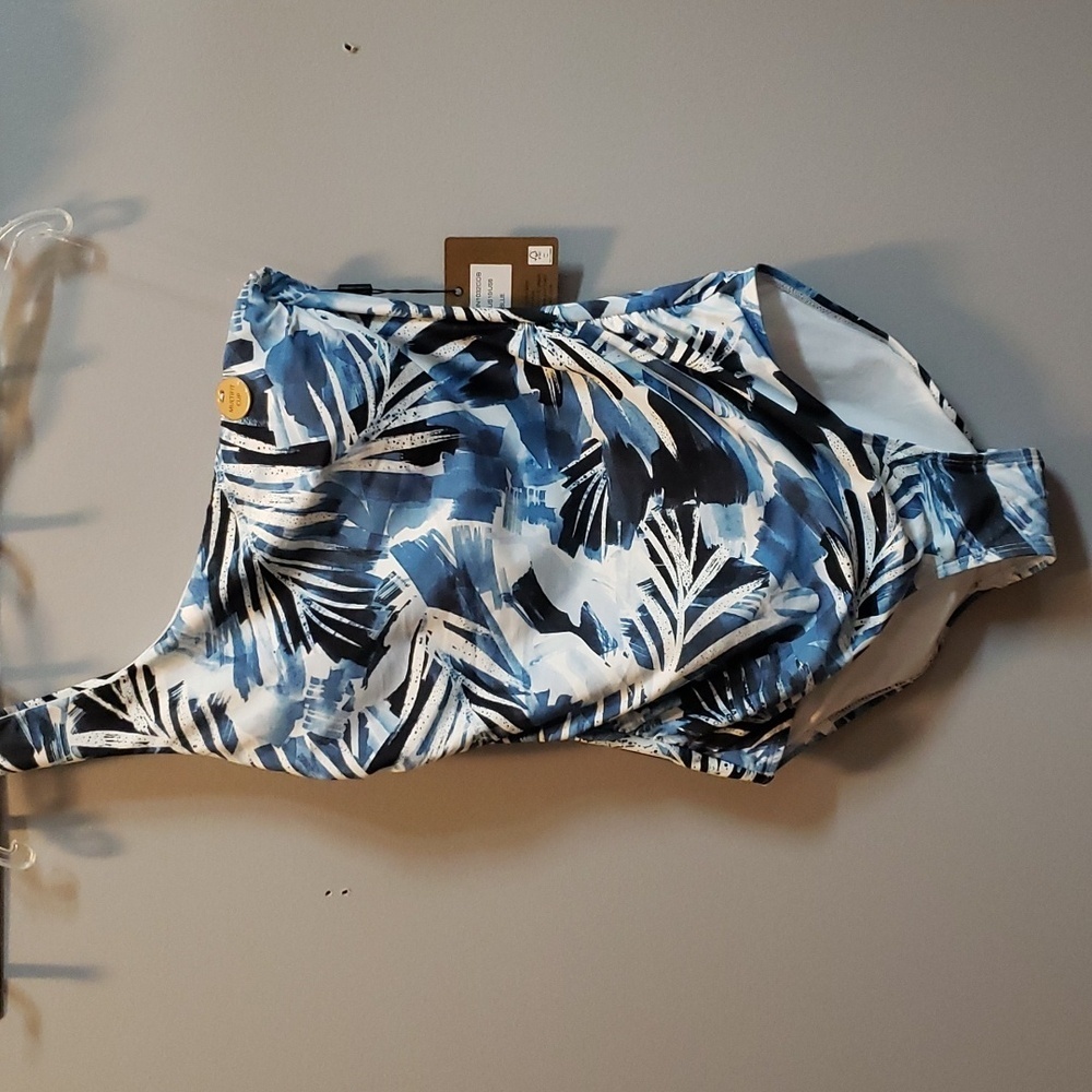 NipTuck NWT Blue and White Leaf Print One Shouldered Swimsuit, 6